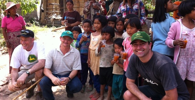 NGC - Larry, Missio and Fabio with kids at Palaung community